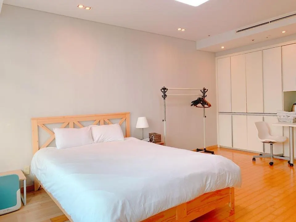 Incheon Airport Gogo House Hotel 2*,